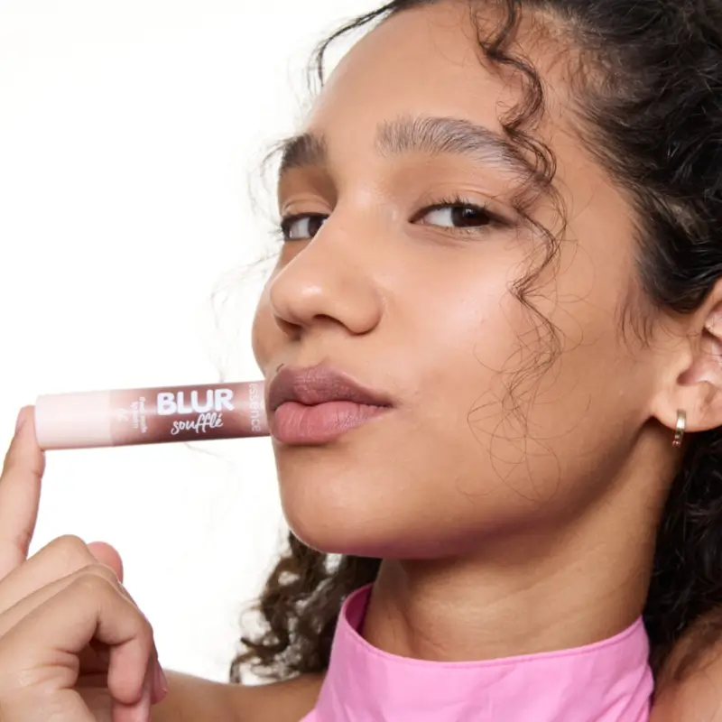Essence Bálsamo Labial Nude Blur Soufflé 06, 3 g